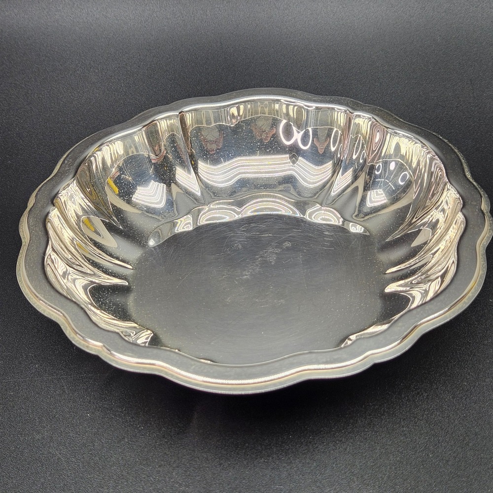 Oneida Silverplate Scalloped Fluted Round Serving Bowl 7.5 Inch Decorative Dish